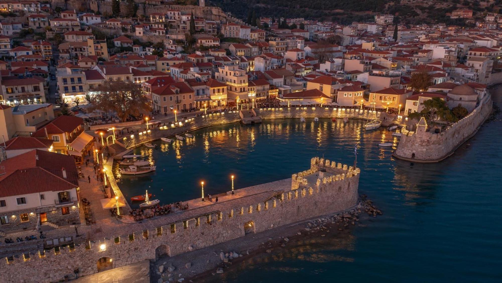 Nafpaktos Old Town Apartment ภายนอก รูปภาพ