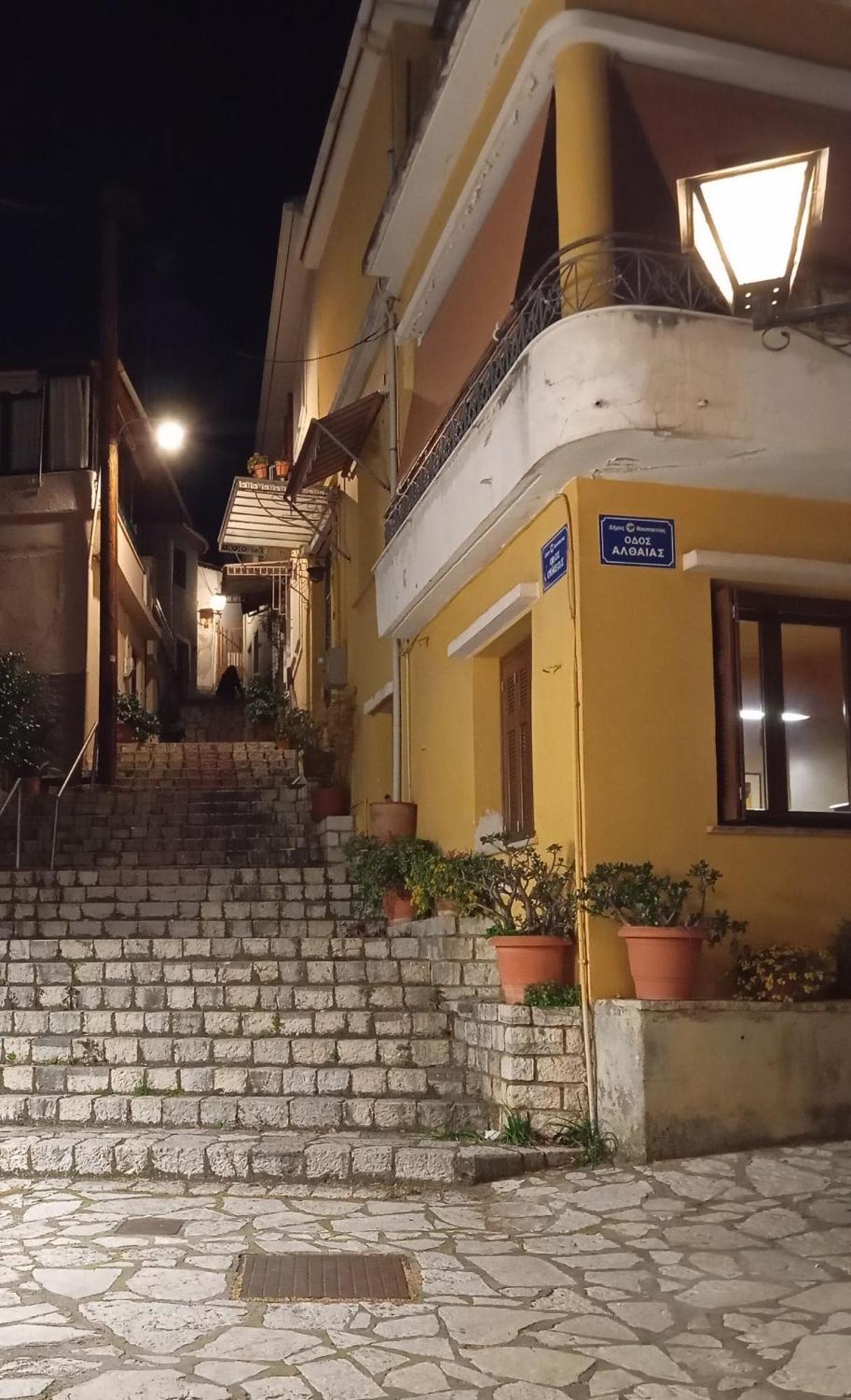 Nafpaktos Old Town Apartment ภายนอก รูปภาพ
