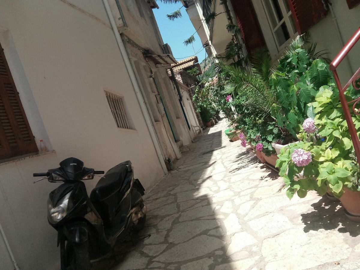 Nafpaktos Old Town Apartment ภายนอก รูปภาพ